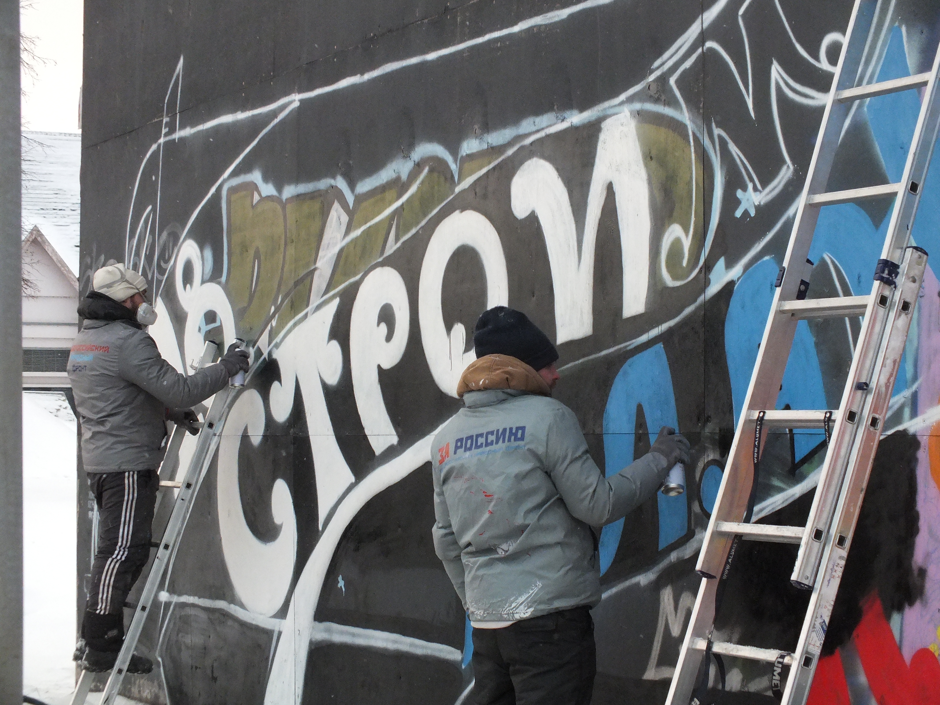 Агитирующее граффити появилось на Нижне-Волжской набережной (ФОТО) - фото 4
