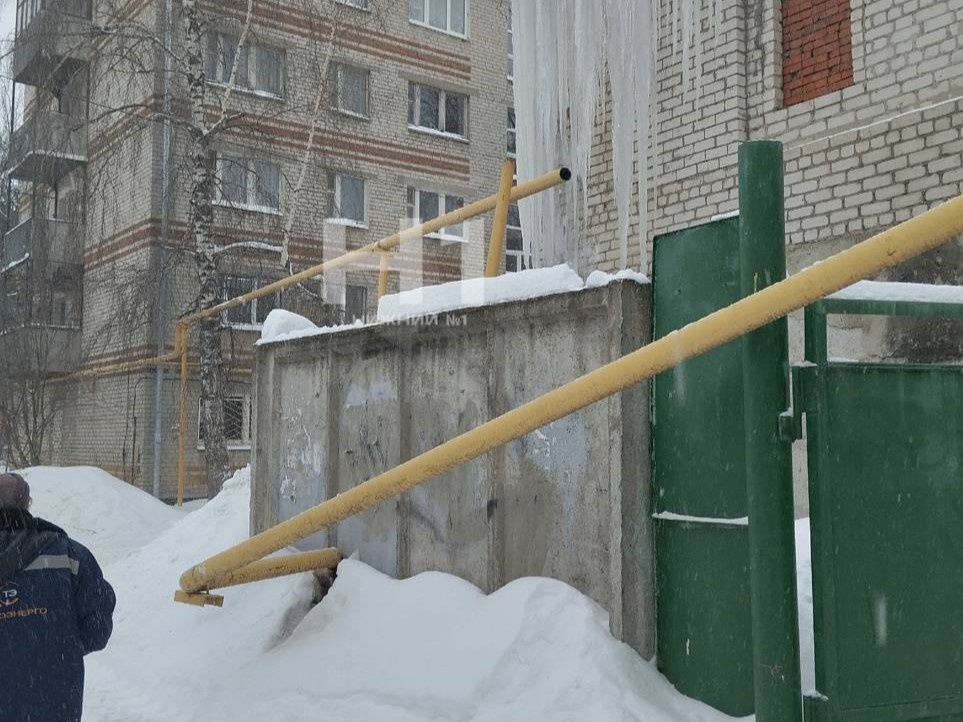 Трактор снес трубу и оставил жителей двух домов без газа в Нижнем Новгороде - фото 1