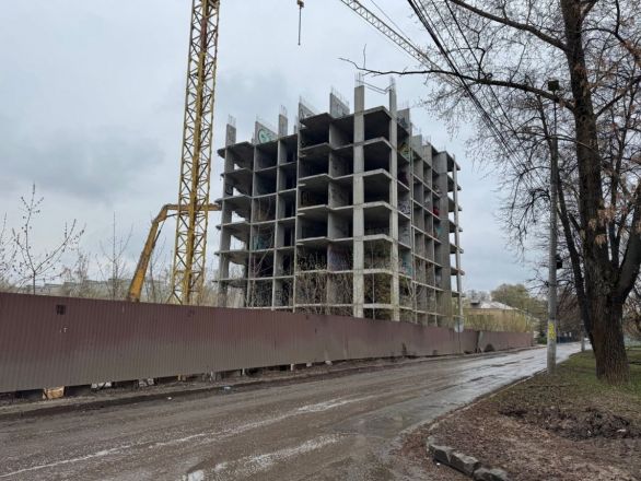 Десятилетний долгострой на улице Гончарова сносят в Нижнем Новгороде - фото 7