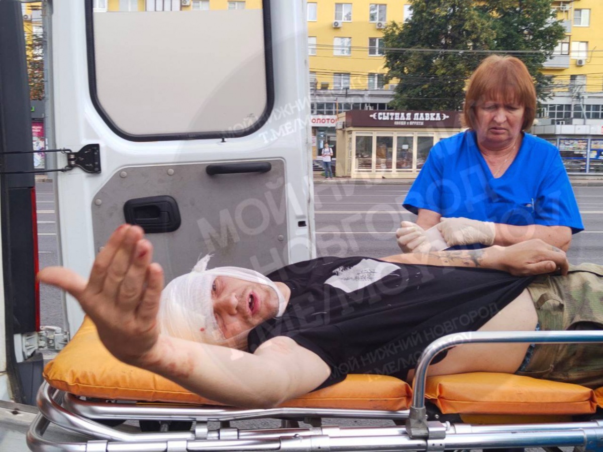 Пьяный мужчина влетел в столб на автобусной остановке в Сормовском районе - фото 2