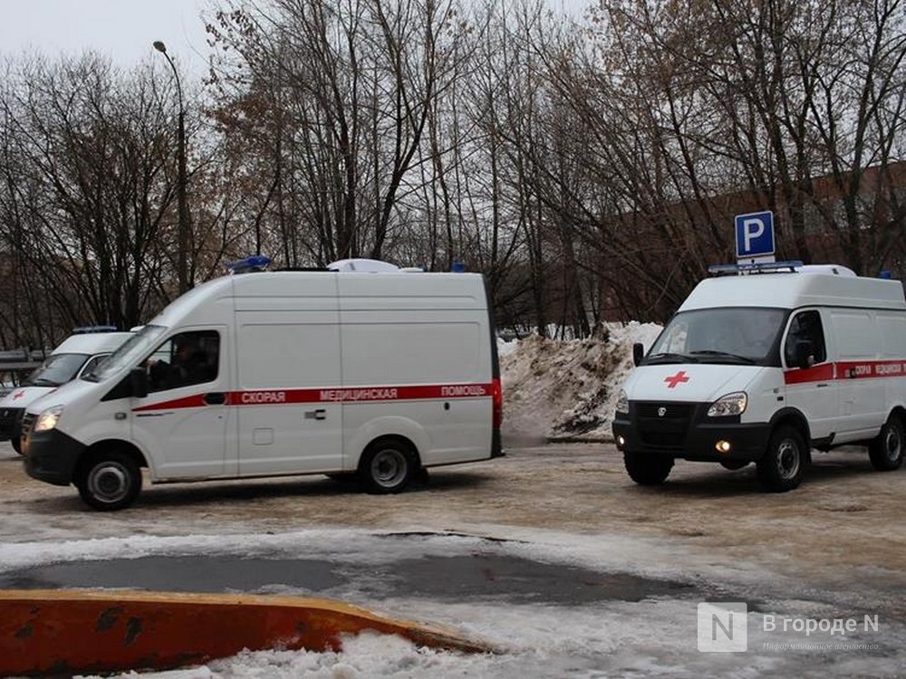 Скорая помощь застряла в снегу в Ленинском районе: управляющей компании грозит штраф