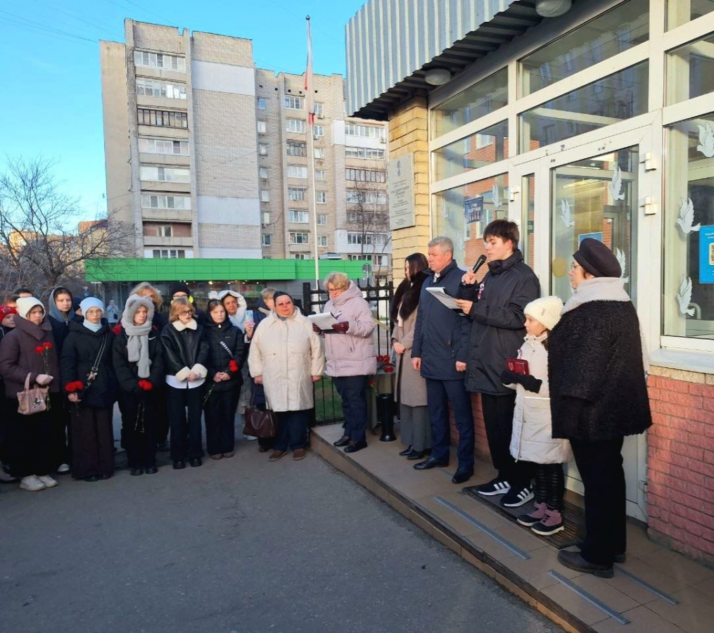 Мемориальная доска в честь героя СВО появилась в нижегородской школе №101 - фото 1