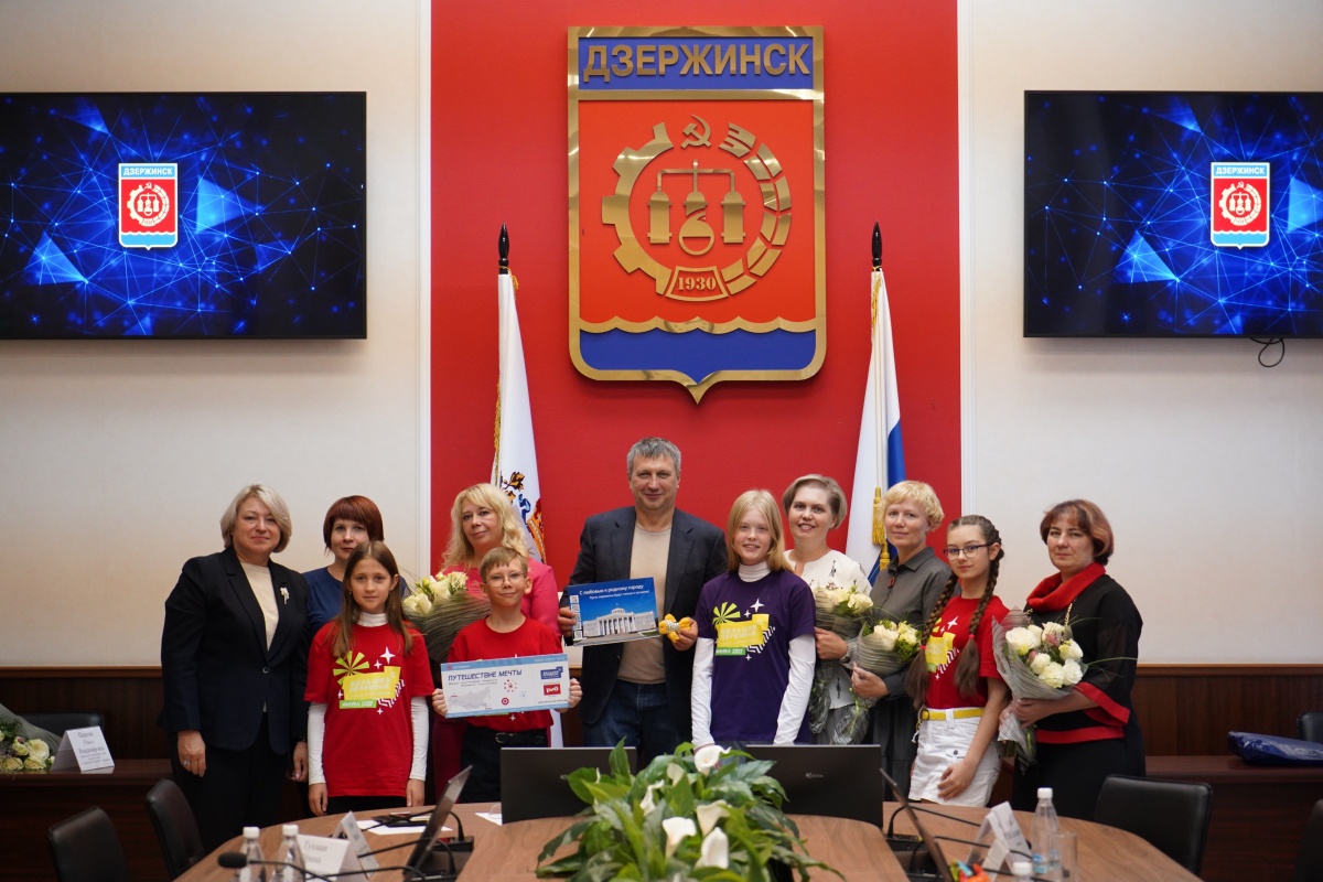 Мэр Дзержинска Иван Носков поздравил школьников — победителей «Большой перемены»