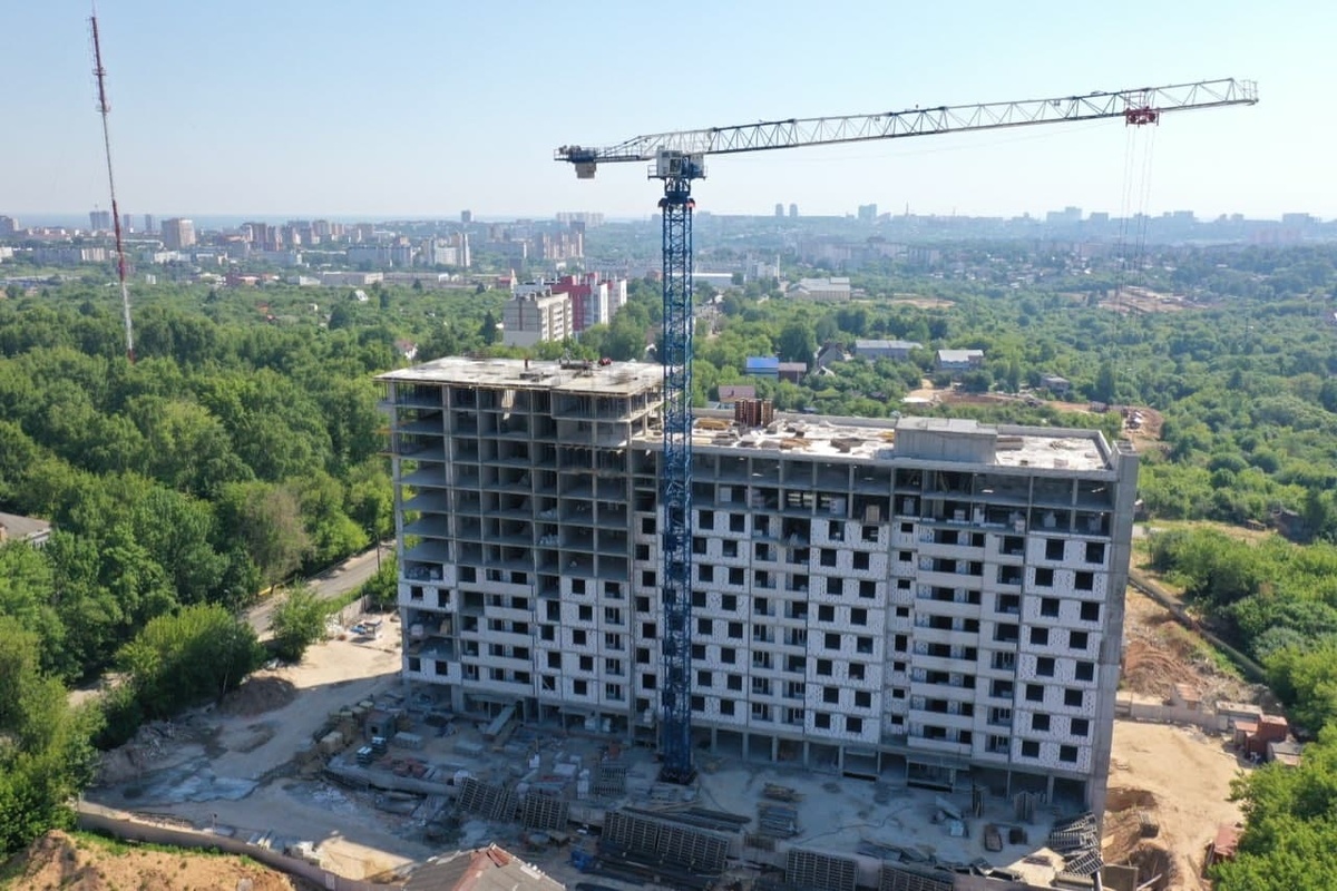 Строительство нового ЖК возле университета Лобачевского сняли с воздуха - фото 1