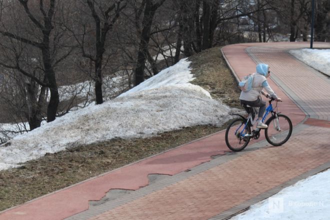 Трещит по швам: как выглядит центр Нижнего Новгорода после аномальной зимы — фоторепортаж - фото 89