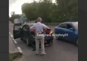 Соцсети: маршрутка побила несколько автомобилей в Сормовском районе - фото 1
