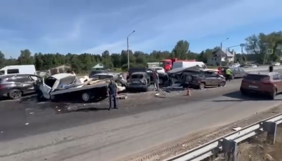 Аварию с 11-ю машинами под Нижним Новгородом устроил водитель фуры
