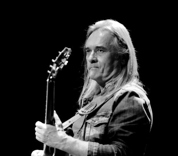 Ушел из жизни экс-гитарист «Любэ» из Нижегородской области Юрий Рыманов - фото 1