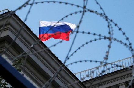 Четверть россиян отмечают негативное влияние западных санкций на свой достаток