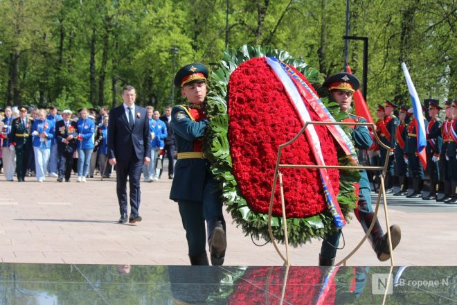 Без парада и салюта: как прошел День Победы в Нижнем Новгороде — фоторепортаж - фото 10