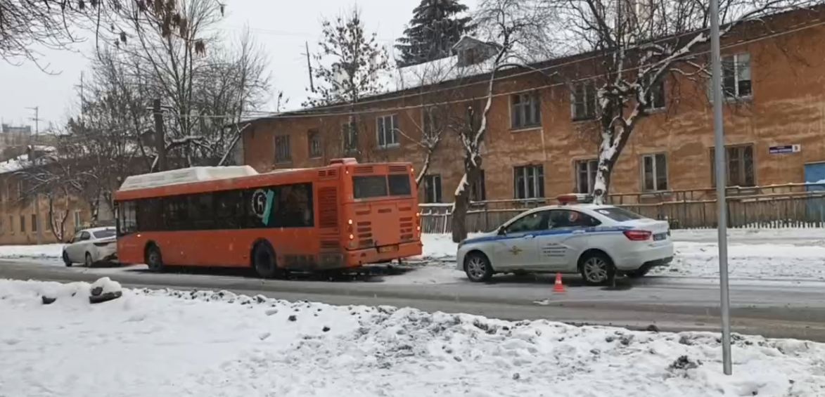 Стали известны подробности наезда автобуса на мужчину в Нижнем Новгороде - фото 1