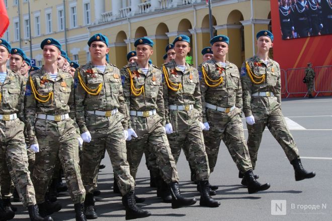 Фоторепортаж: парад в честь 80-й годовщины Победы прошел в Нижнем Новгороде - фото 226