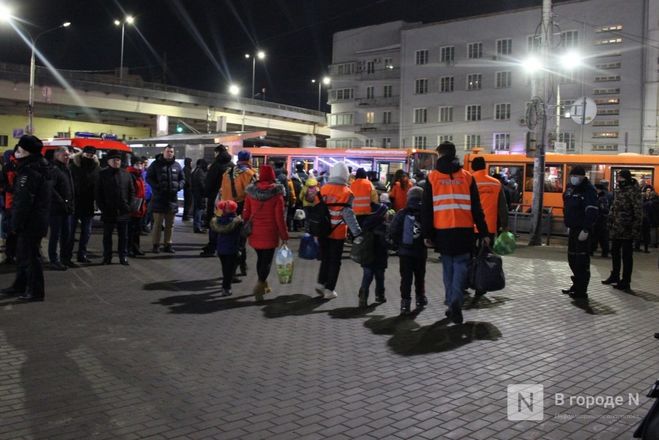 Около 1 000 беженцев из Донбасса прибыли в Нижний Новгород - фото 11
