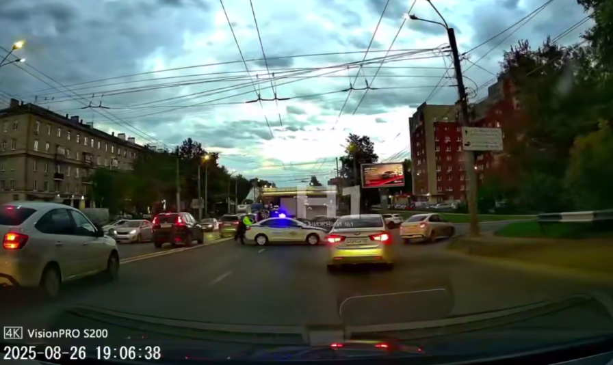 Автомобиль перевернулся на Московском шоссе в Нижнем Новгороде - фото 1