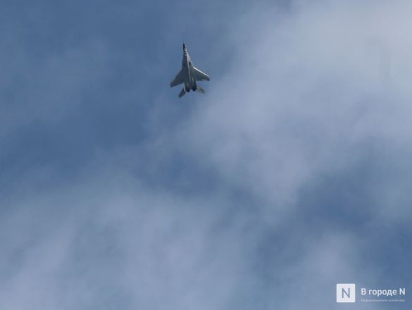 Фоторепортаж: парад в честь 80-й годовщины Победы прошел в Нижнем Новгороде - фото 270