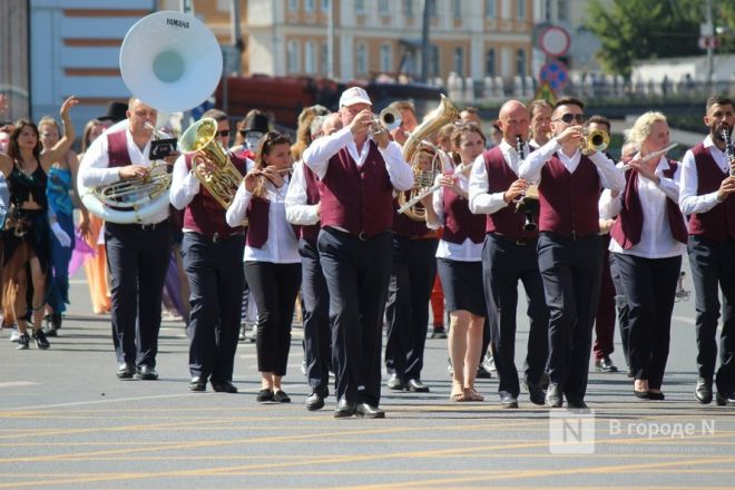 Парад духовых оркестров прошел по Большой Покровской в День города - фото 39