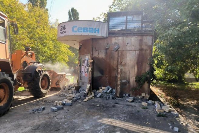 13 незаконных торговых точек демонтировали на Автозаводе в 2025 году - фото 3