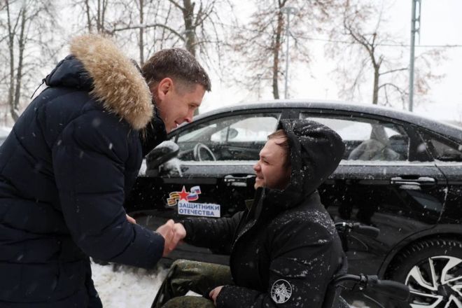 Троим нижегородским ветеранам СВО передали автомобили с ручным управлением - фото 1