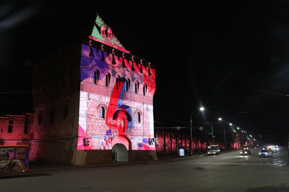 Появились фото праздничной инсталляции на Нижегородском кремле