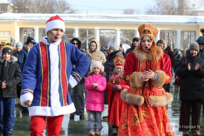 С блинами и в сугробах: как прошла Масленица в Нижнем Новгороде — фоторепортаж - фото 106