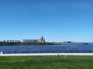 Демонтаж синего забора начался на Нижне-Волжской набережной