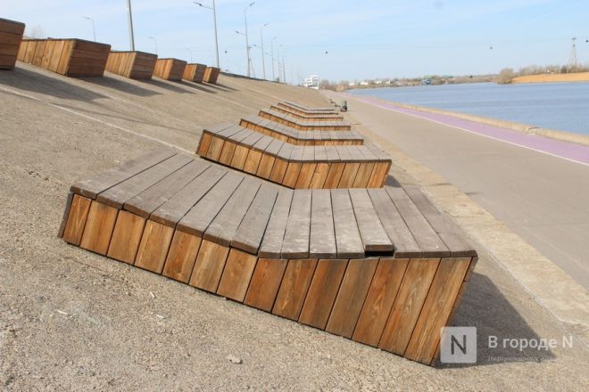 Лежаки и скамейки разрушаются на Гребном канале в Нижнем Новгороде - фото 2