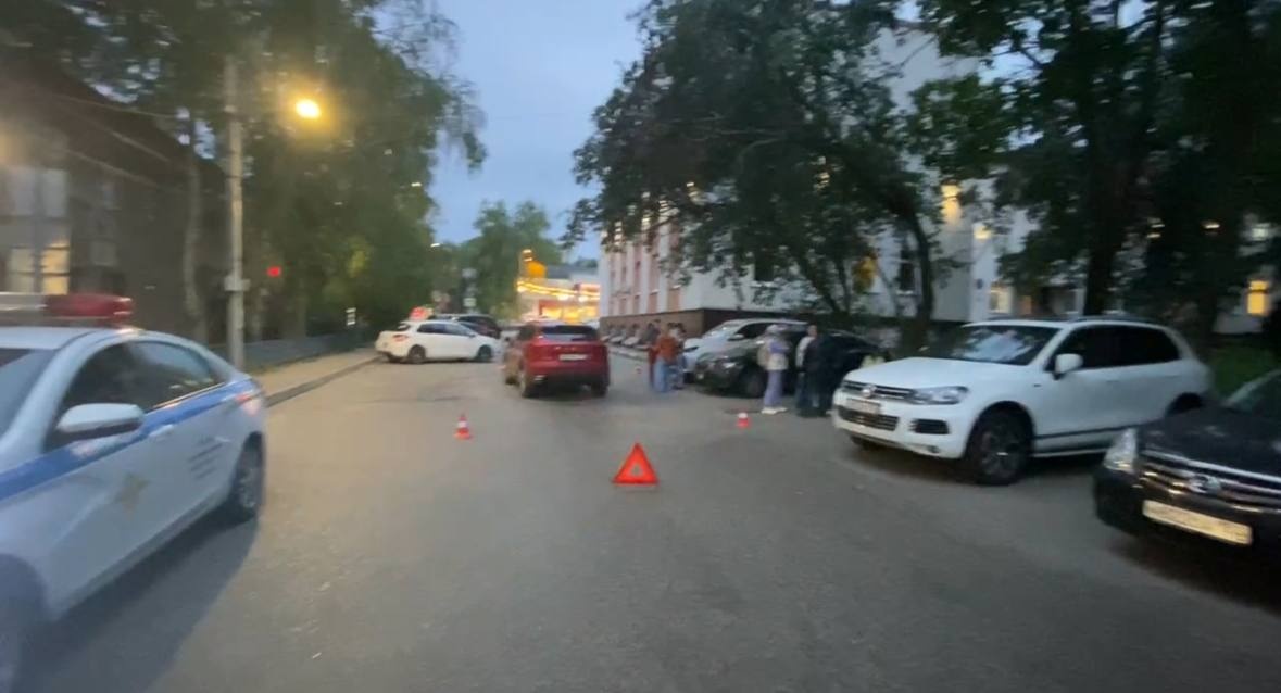 Иномарка сбила восьмилетнего ребенка на самокате в Нижнем Новгороде - фото 1