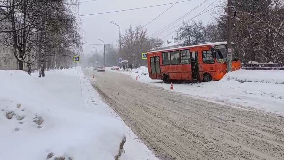 Стало известно состояние нижегородки, попавшей под автобус на Мончегорской