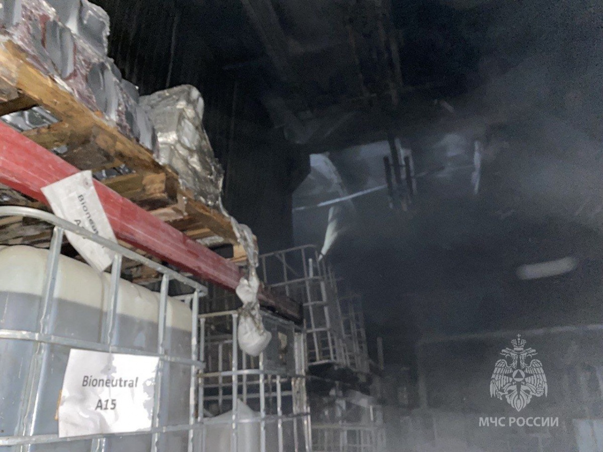 Ночной пожар случился на складе в Приокском районе - фото 1