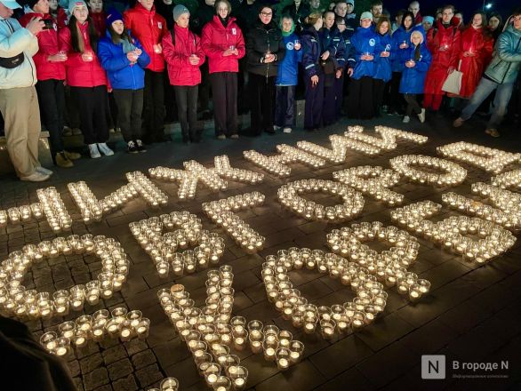 Нижегородцы снова зажгли свечи в память о жертвах теракта в &laquo;Крокусе&raquo; - фото 7
