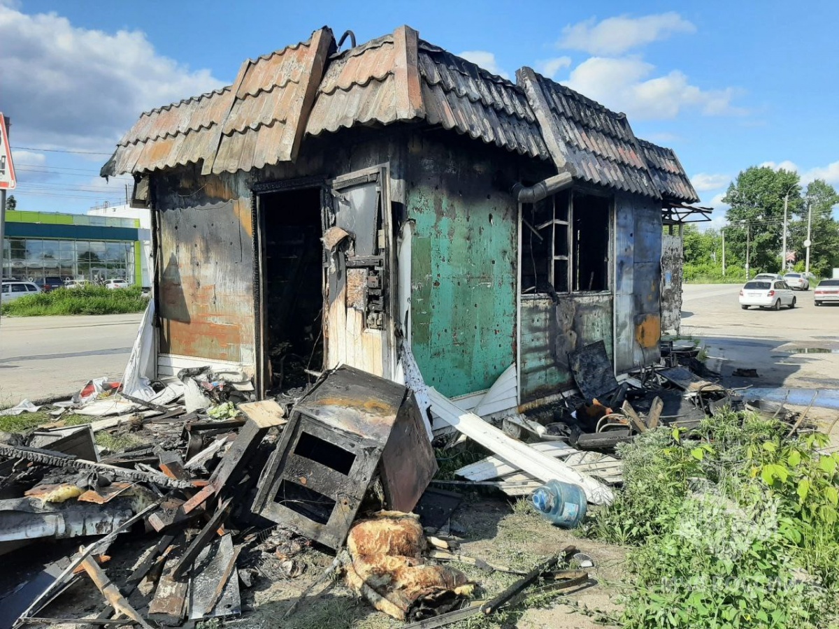 Минимаркет с шаурмой сгорел в Заволжье - фото 2