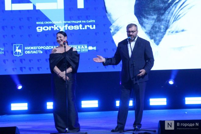 Знаменитости здесь: фоторепортаж с открытия &laquo;Горький fest&raquo; в Нижнем Новгороде - фото 89