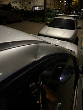 Подростки скинули велосипед с девятого этажа на крышу легковушки на Автозаводе - фото 2