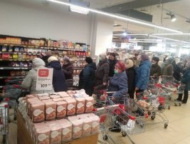 Слцсети: нижегородцы жалуются на дефицит соли и прокладок в магазинах - фото 1