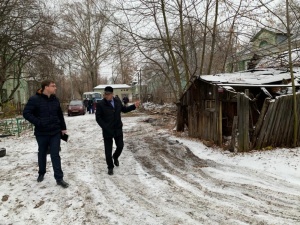 Коммунальщикам Ленинского района влетело от главы за скользкие тротуары