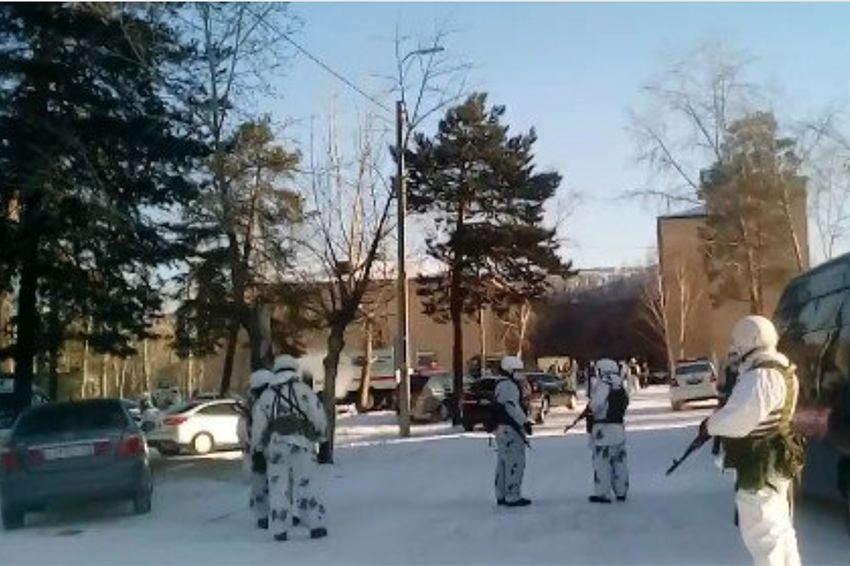 В Улан-Удэ подростки взорвали «коктейль Молотова» в школе и рубили воспитанников тесаком