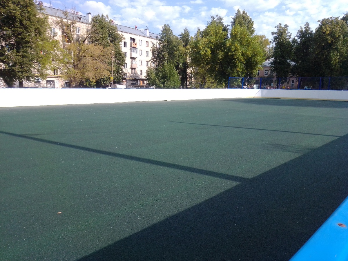 Хоккейную коробку обновили в переулке Райниса в Ленинском районе