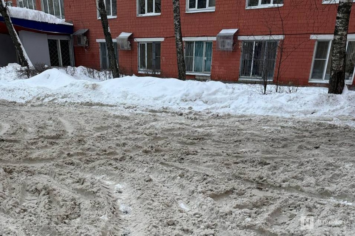 Нижегородцы пожаловались на уборку снега у больницы №12 - фото 1