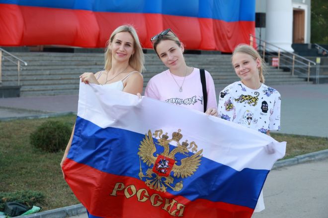 50-метровый триколор развернули в День флага РФ в Дзержинске - фото 4