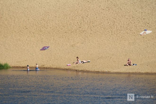 Выживание в жару: фоторепортаж с пляжей Нижнего Новгорода - фото 35