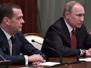 Правительство РФ подало в отставку: Медведеву предложили уйти в Совбез