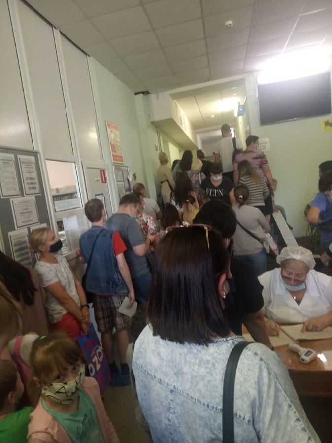Огромные очереди за справками в детсады выстроились в нижегородских поликлиниках - фото 1