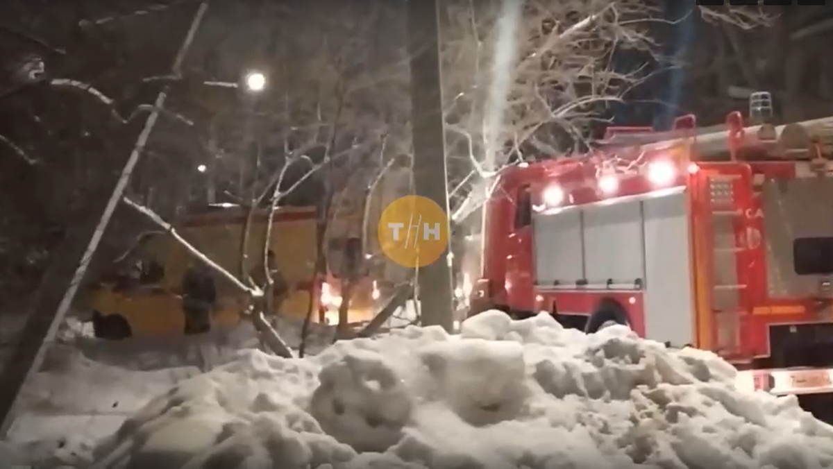 Две машины скорой помощи завязли в сугробах в Нижнем Новгороде - фото 3