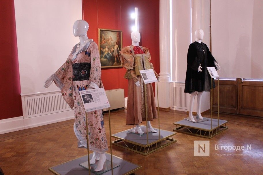 О чем рассказали платья: выставка костюмов с историей проходит в Нижнем Новгороде