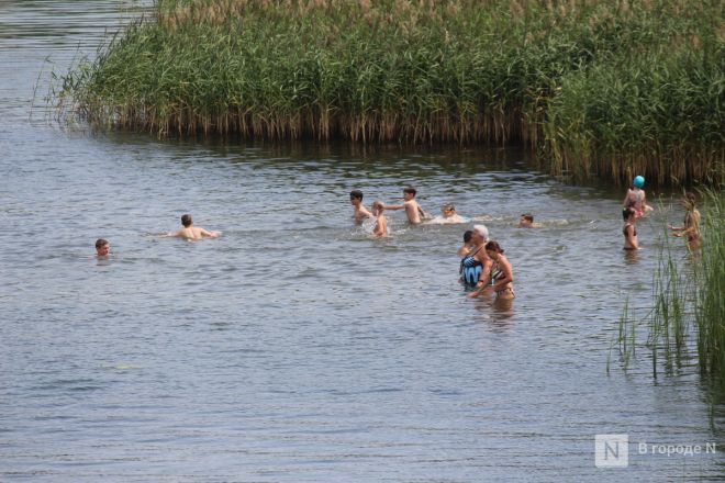 Спасение от адского пекла: фоторепортаж с пляжей Нижнего Новгорода - фото 32
