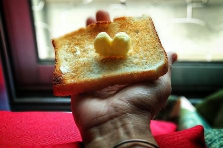 27 из 36 марок сливочного масла оказались подделками: итоги теста Росконтроля