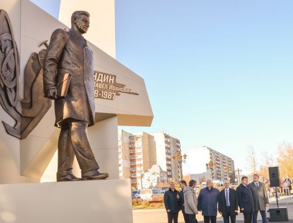 В Нижегородской области установили памятник первому директору Арзамасского приборостроительного завода - фото 1
