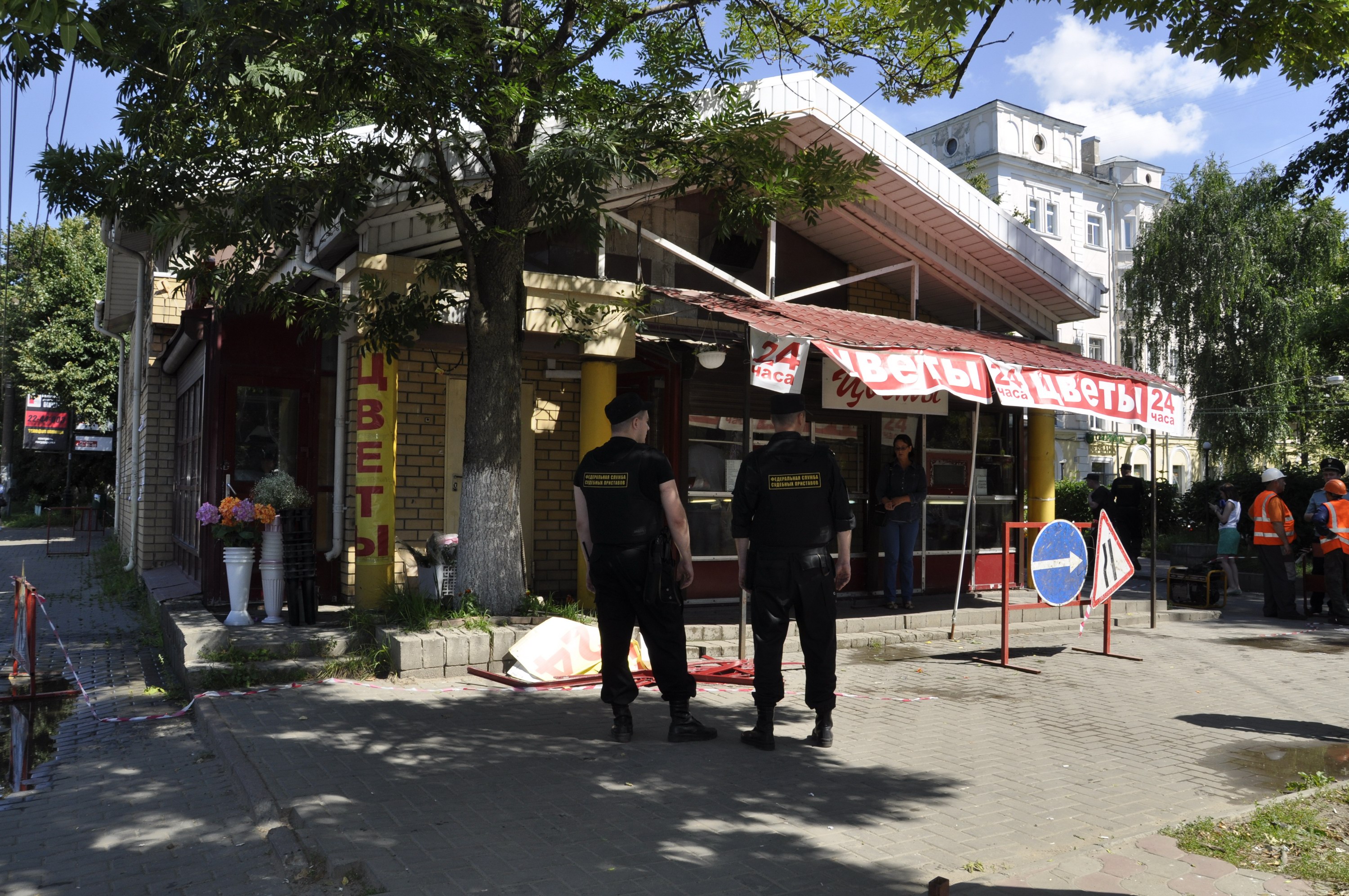 Незаконно построенный магазин начали сносить в Приокском районе - фото 1