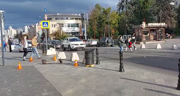 Ребенок на электросамокате сбил женщину на Большой Покровской - фото 1