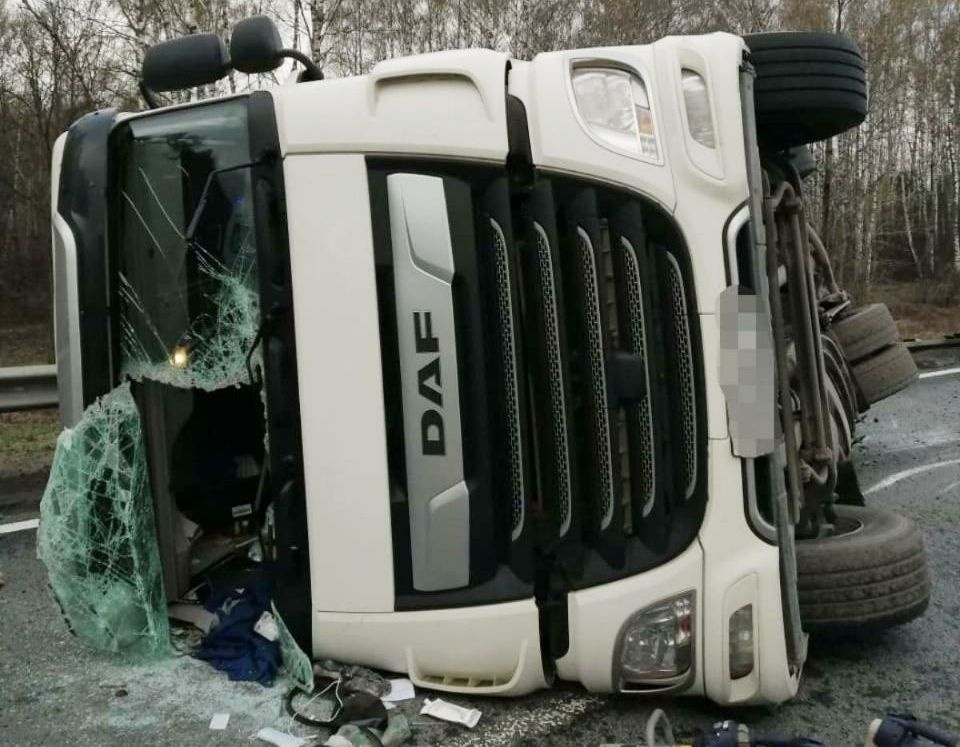 Гострудинспекция расследует обстоятельства получения травм водителем опрокинувшейся в Лысковском районе фуры